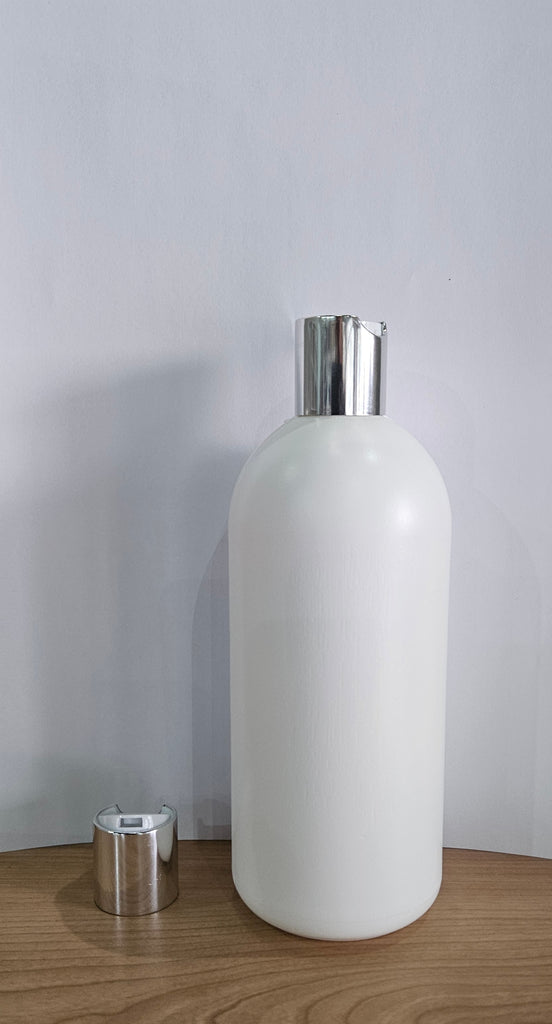 500ml Hdpe Boston White Bottle With Silver White Disc Cap Pack Of 50